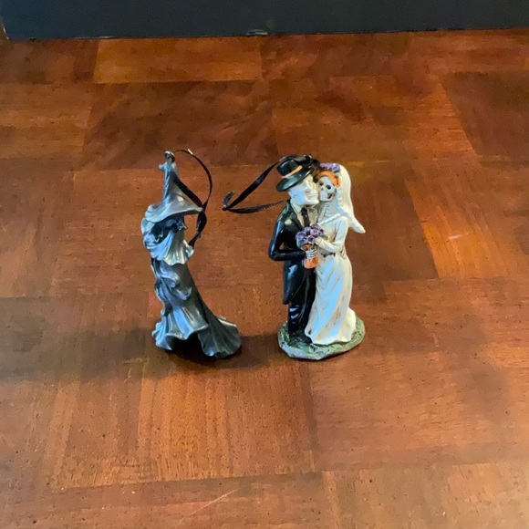 Cracker Barrel Halloween Resin Ghost Skeleton Couple Wedding Ornament 4.75" tall - Picture 5 of 6